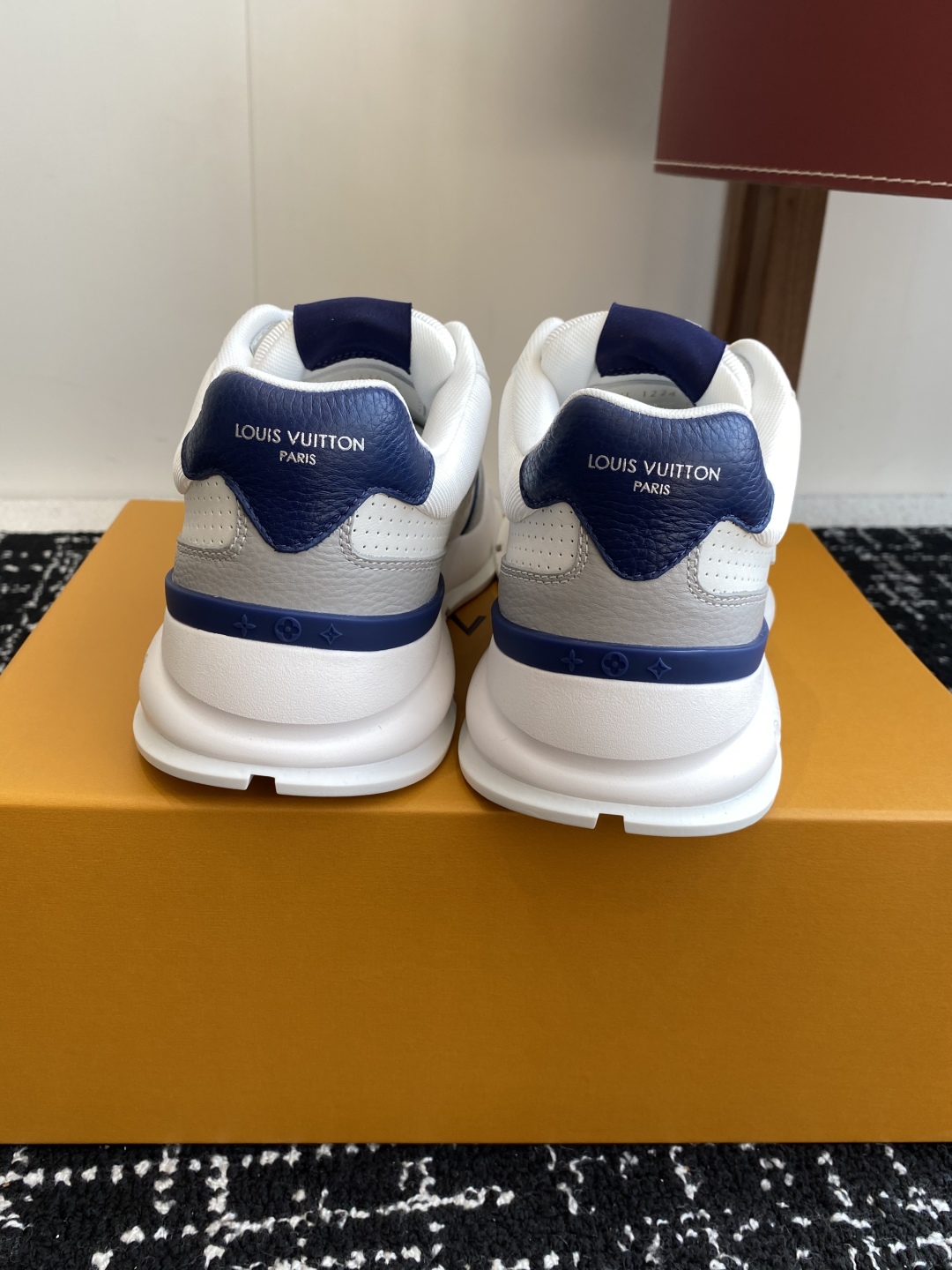 代购级
LV 路易威登 L家驴牌 最新Classic系列 厚底 休闲 运动鞋

原版购入开发 做货 这款