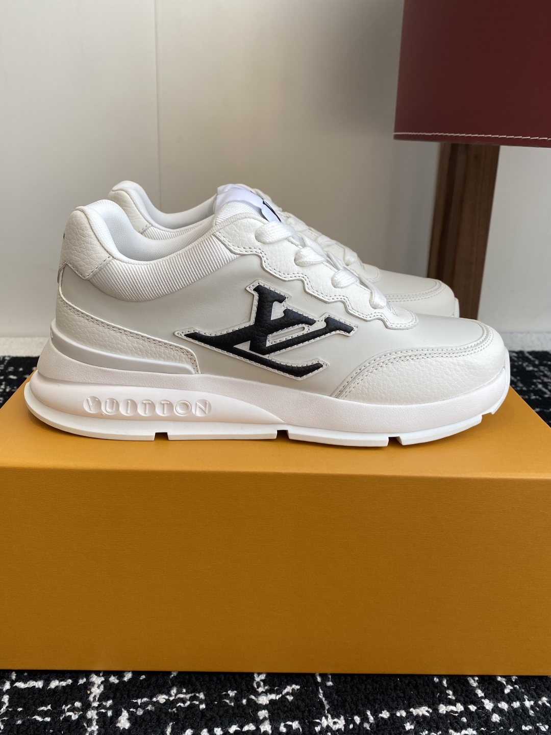 代购级
LV 路易威登 L家驴牌 最新Classic系列 厚底 休闲 运动鞋

原版购入开发 做货 这款