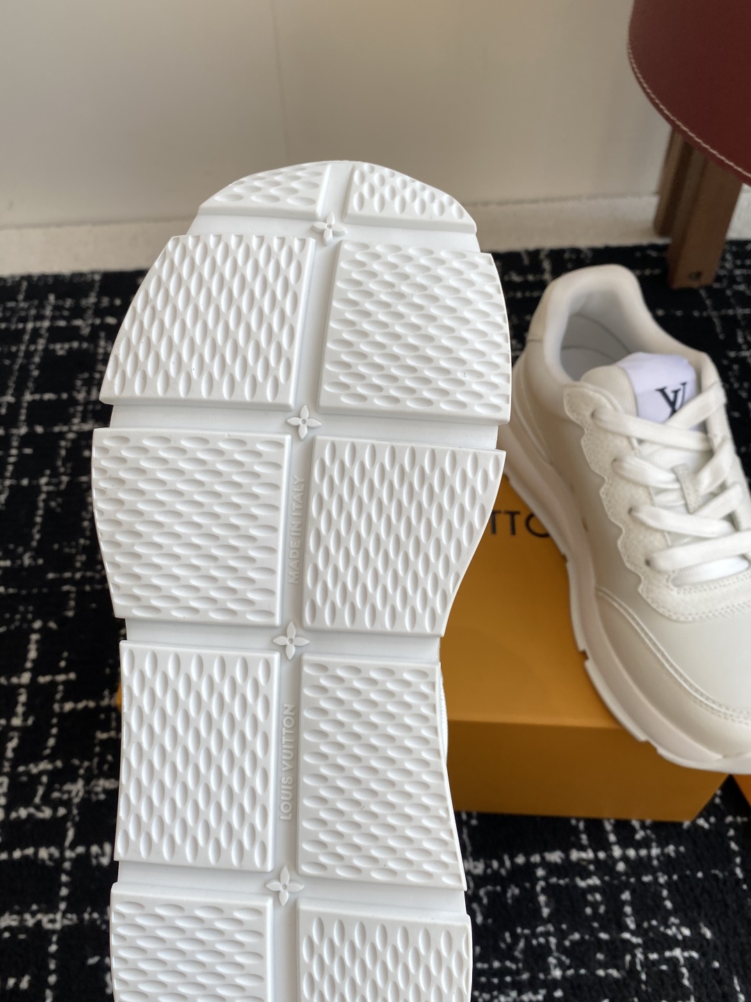 代购级
LV 路易威登 L家驴牌 最新Classic系列 厚底 休闲 运动鞋

原版购入开发 做货 这款