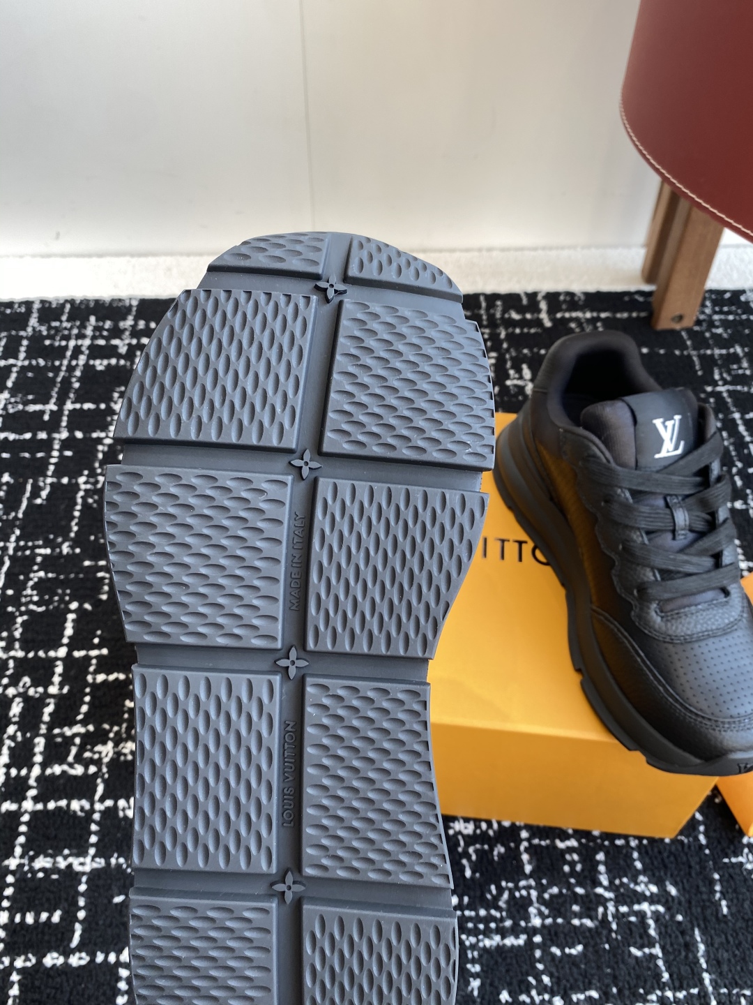 代购级
LV 路易威登 L家驴牌 最新Classic系列 厚底 休闲 运动鞋

原版购入开发 做货 这款