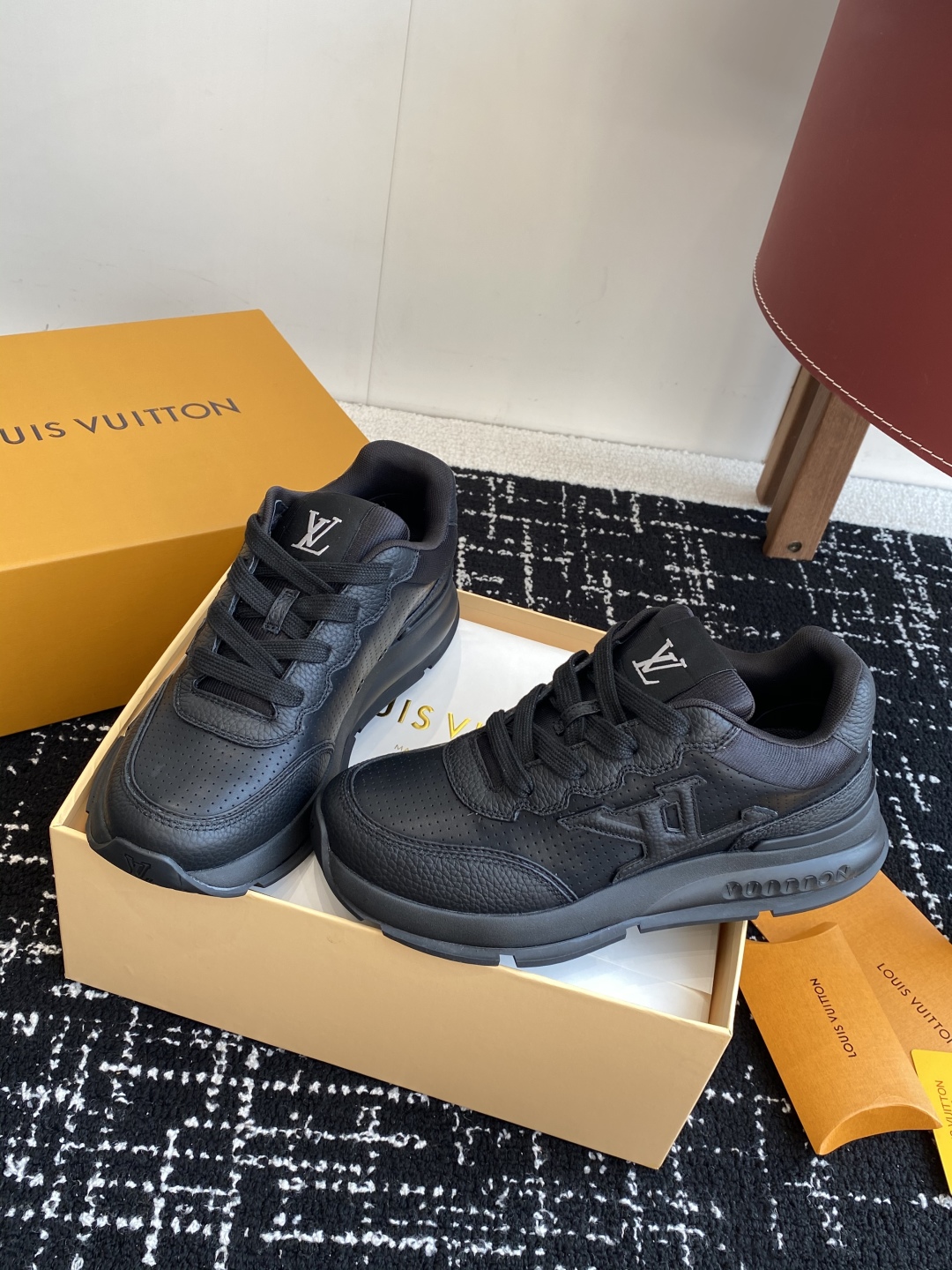 代购级
LV 路易威登 L家驴牌 最新Classic系列 厚底 休闲 运动鞋

原版购入开发 做货 这款