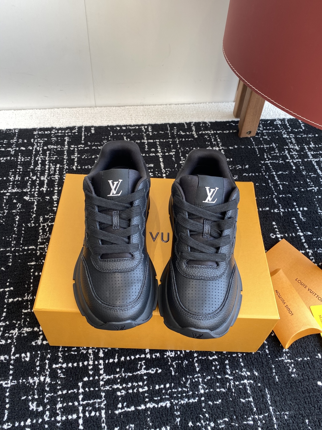 代购级
LV 路易威登 L家驴牌 最新Classic系列 厚底 休闲 运动鞋

原版购入开发 做货 这款