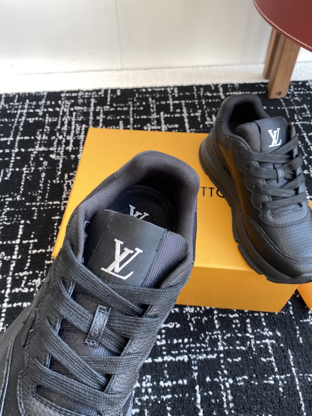 代购级
LV 路易威登 L家驴牌 最新Classic系列 厚底 休闲 运动鞋

原版购入开发 做货 这款