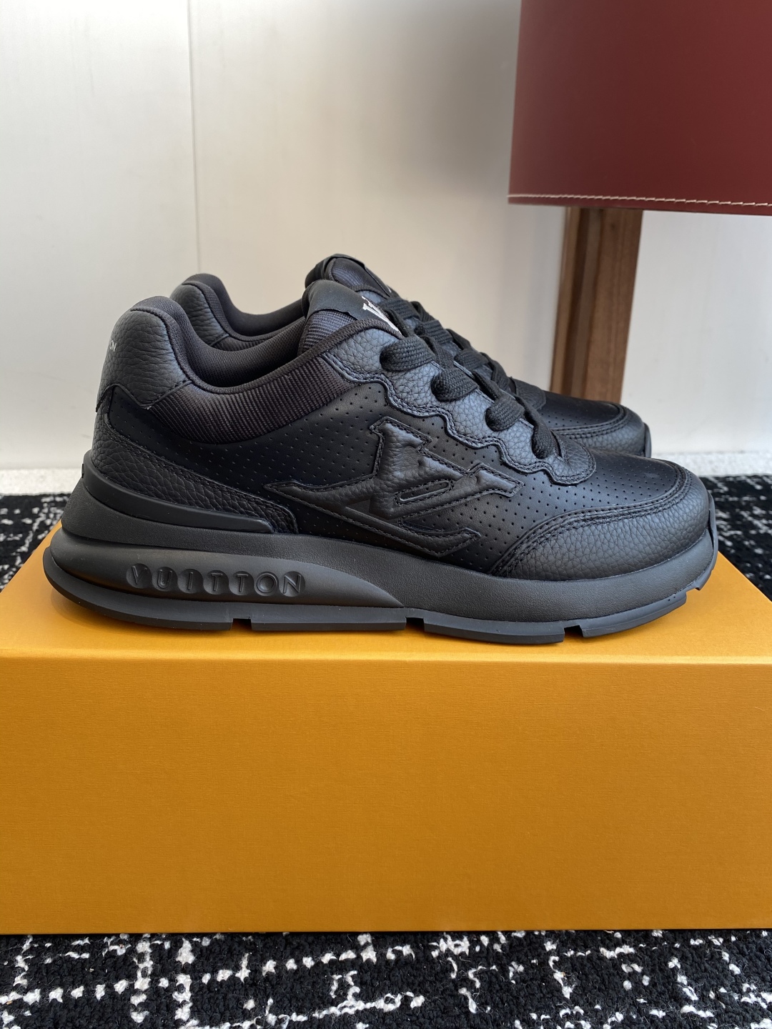 代购级
LV 路易威登 L家驴牌 最新Classic系列 厚底 休闲 运动鞋

原版购入开发 做货 这款