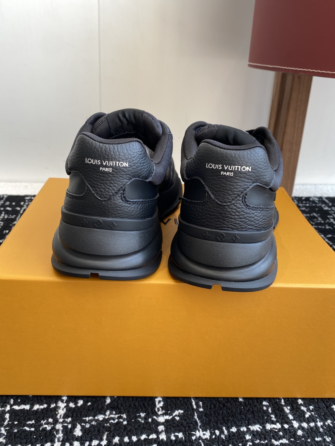 代购级
LV 路易威登 L家驴牌 最新Classic系列 厚底 休闲 运动鞋

原版购入开发 做货 这款
