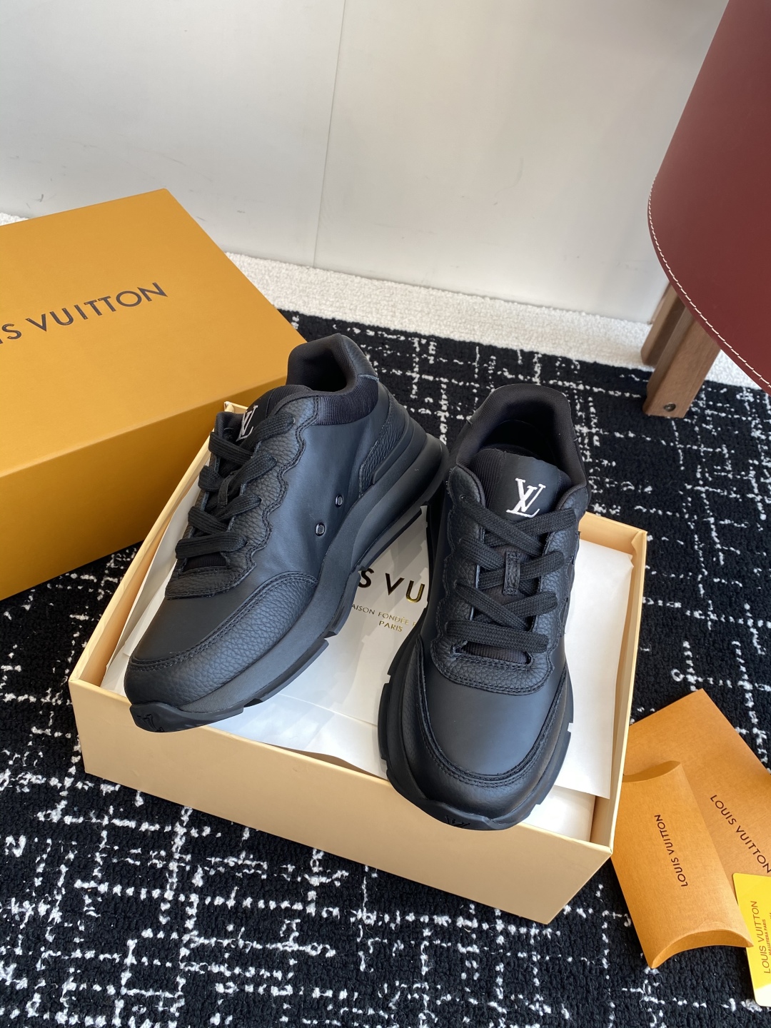代购级
LV 路易威登 L家驴牌 最新Classic系列 厚底 休闲 运动鞋

原版购入开发 做货 这款
