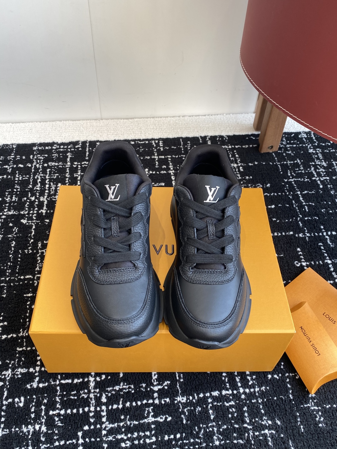 代购级
LV 路易威登 L家驴牌 最新Classic系列 厚底 休闲 运动鞋

原版购入开发 做货 这款