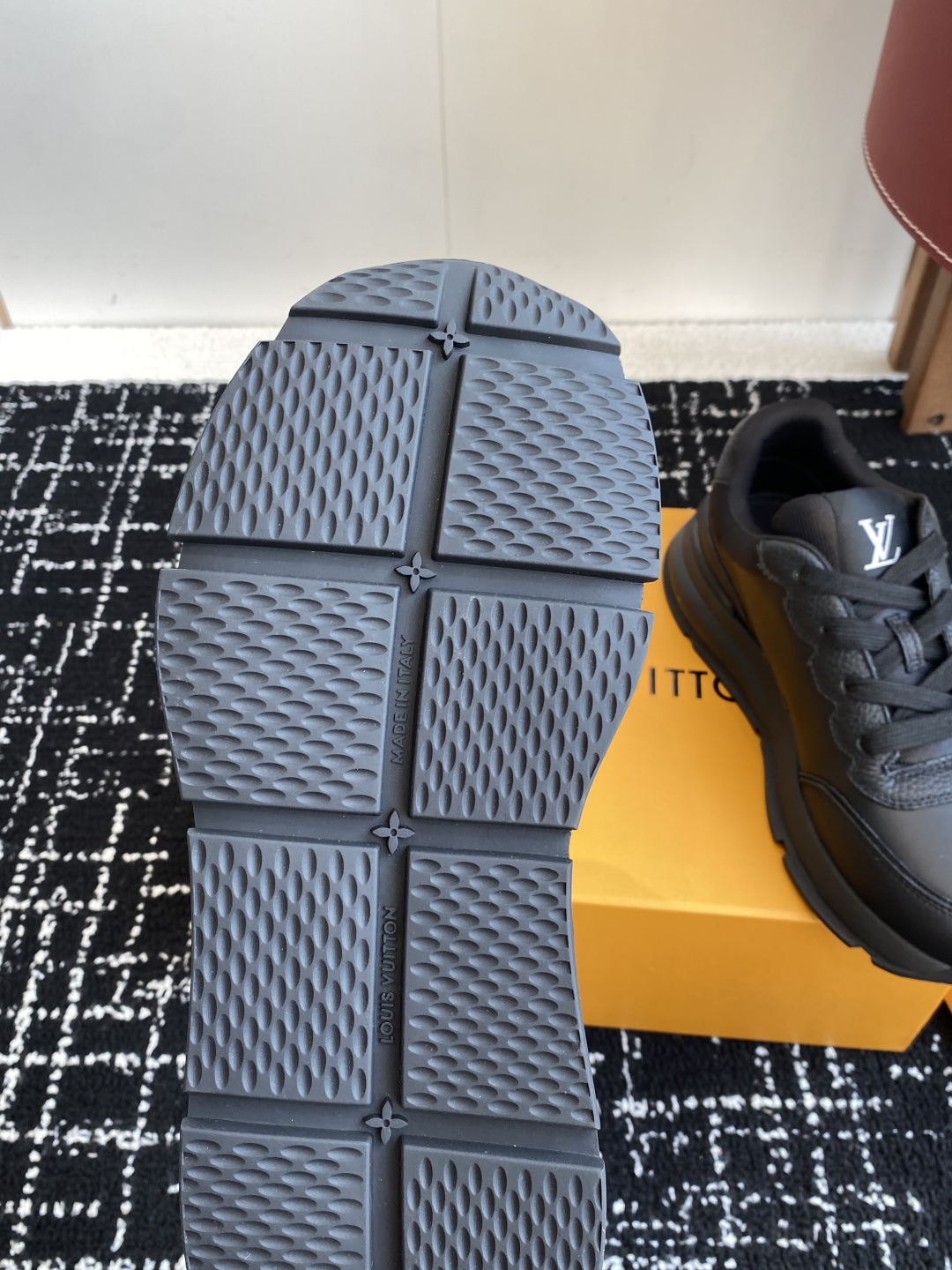 代购级
LV 路易威登 L家驴牌 最新Classic系列 厚底 休闲 运动鞋

原版购入开发 做货 这款