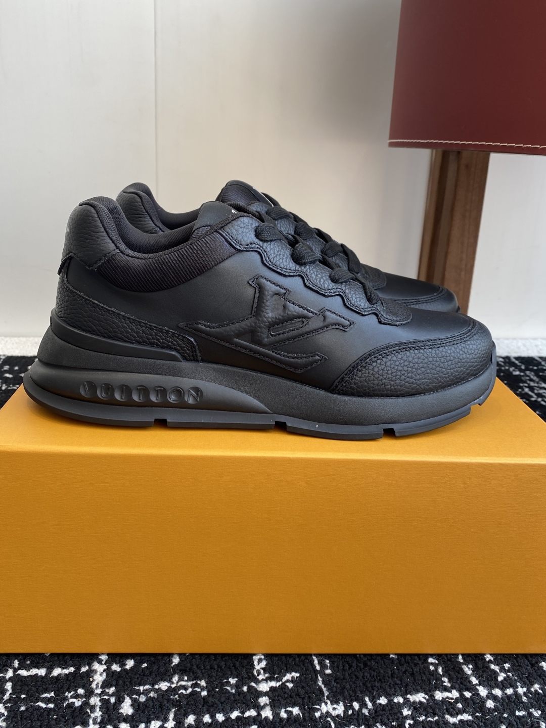 代购级
LV 路易威登 L家驴牌 最新Classic系列 厚底 休闲 运动鞋

原版购入开发 做货 这款