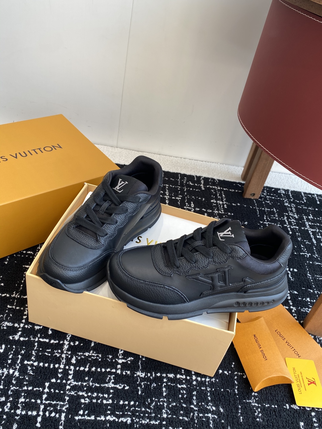 代购级
LV 路易威登 L家驴牌 最新Classic系列 厚底 休闲 运动鞋

原版购入开发 做货 这款