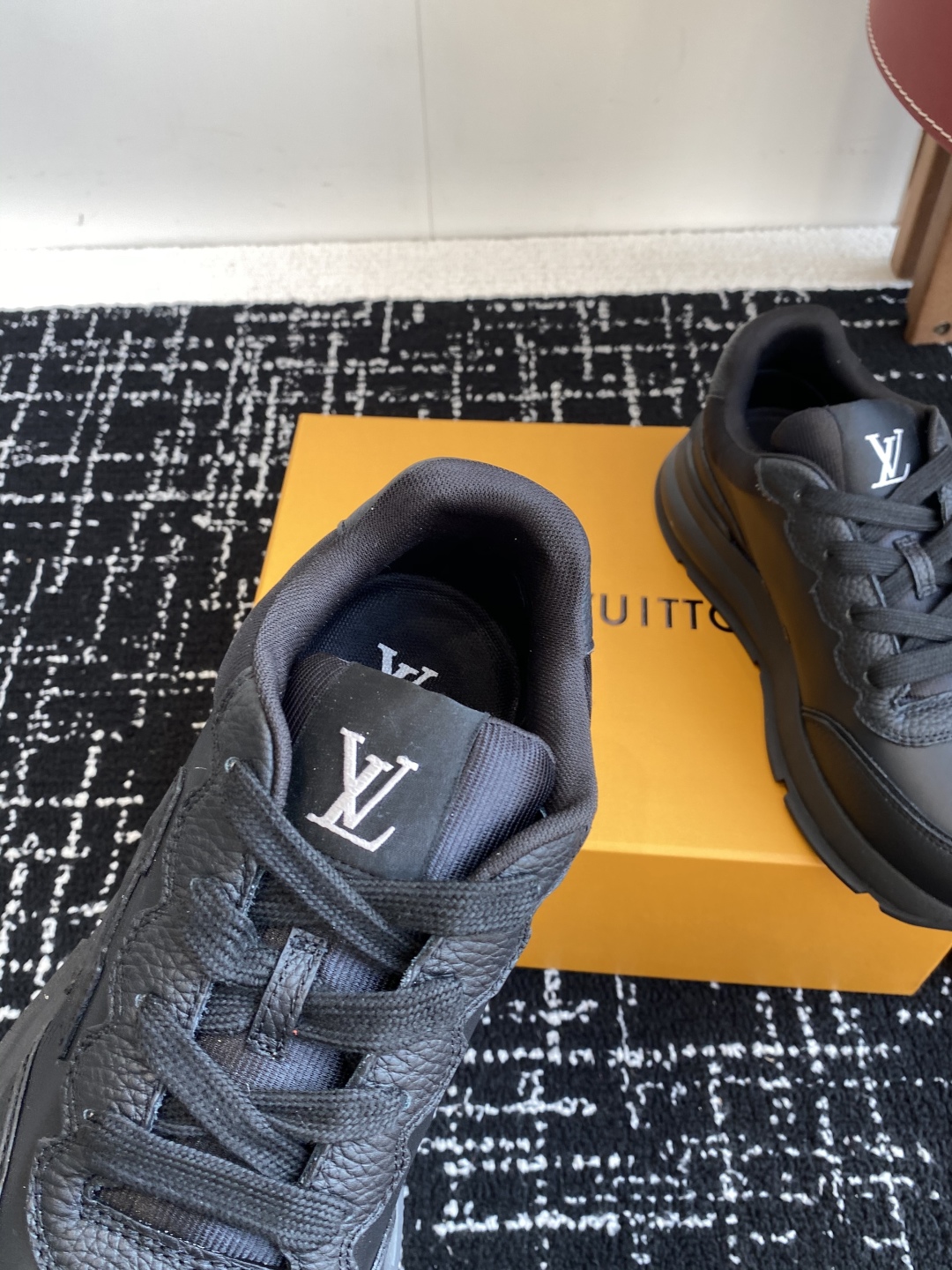 代购级
LV 路易威登 L家驴牌 最新Classic系列 厚底 休闲 运动鞋

原版购入开发 做货 这款