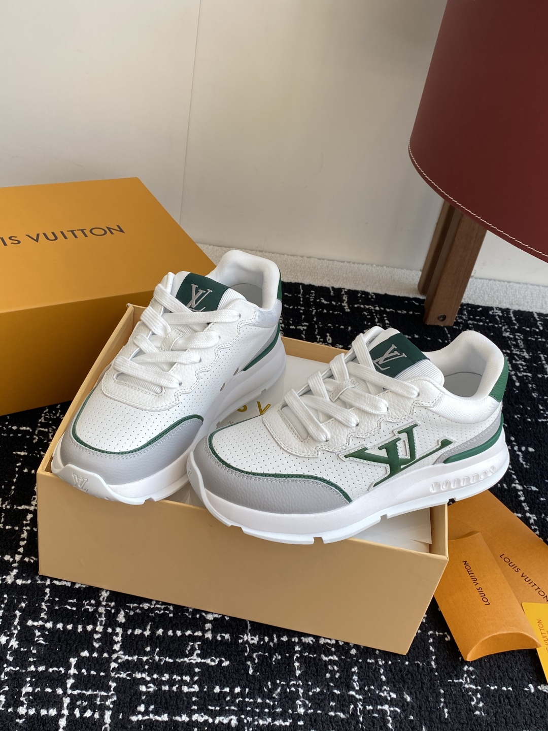代购级
LV 路易威登 L家驴牌 最新Classic系列 厚底 休闲 运动鞋

原版购入开发 做货 这款