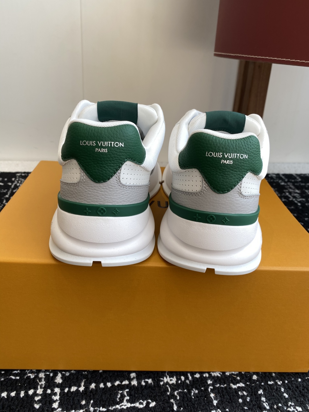 代购级
LV 路易威登 L家驴牌 最新Classic系列 厚底 休闲 运动鞋

原版购入开发 做货 这款