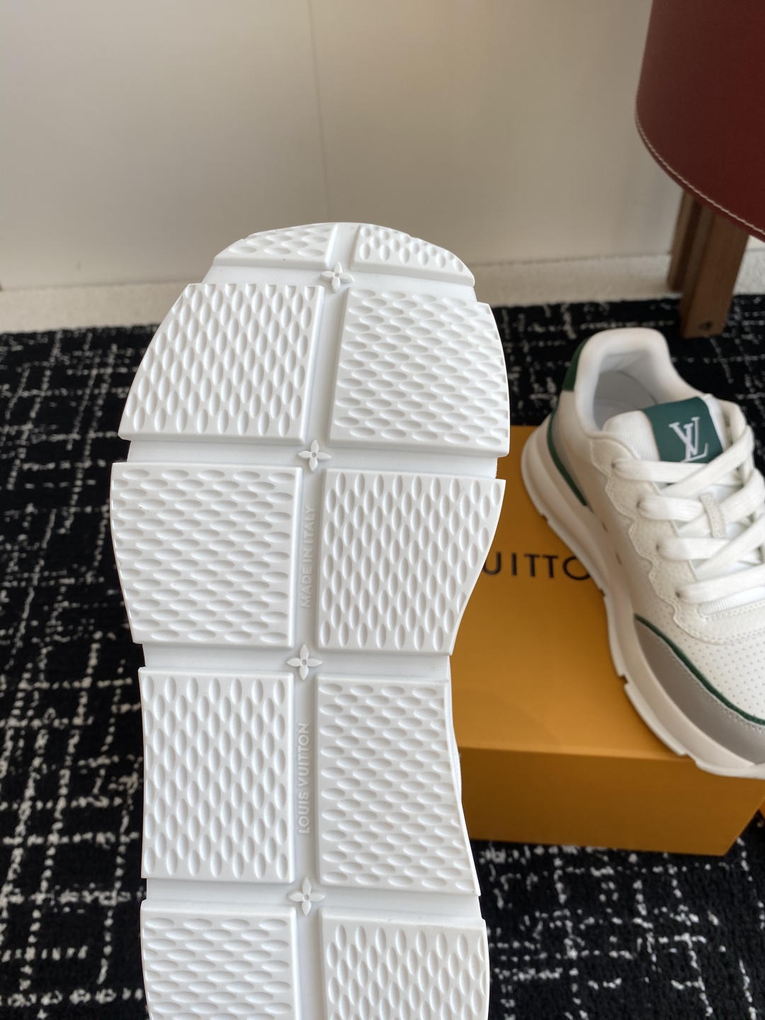 代购级
LV 路易威登 L家驴牌 最新Classic系列 厚底 休闲 运动鞋

原版购入开发 做货 这款