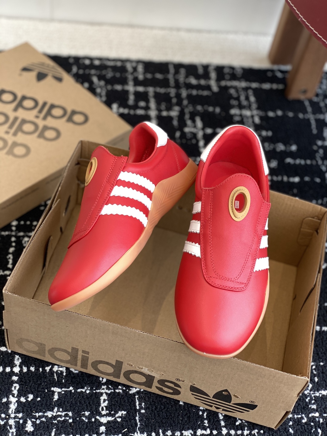 代购级
Adidas 阿迪达斯 25ss春夏新款 一脚蹬 平底 跆拳道鞋 休闲鞋

简直就是球鞋界的“流
