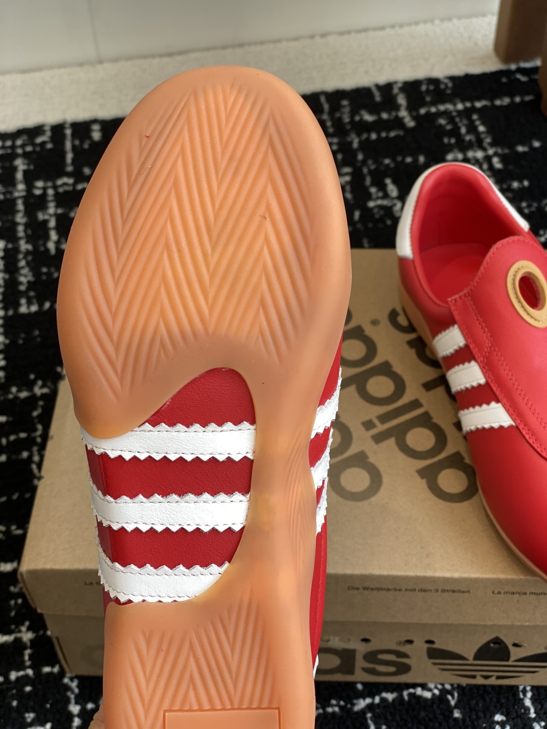 代购级
Adidas 阿迪达斯 25ss春夏新款 一脚蹬 平底 跆拳道鞋 休闲鞋

简直就是球鞋界的“流
