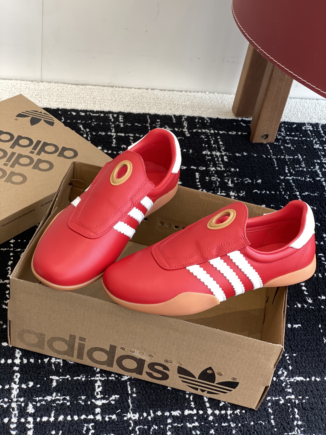 代购级
Adidas 阿迪达斯 25ss春夏新款 一脚蹬 平底 跆拳道鞋 休闲鞋

简直就是球鞋界的“流