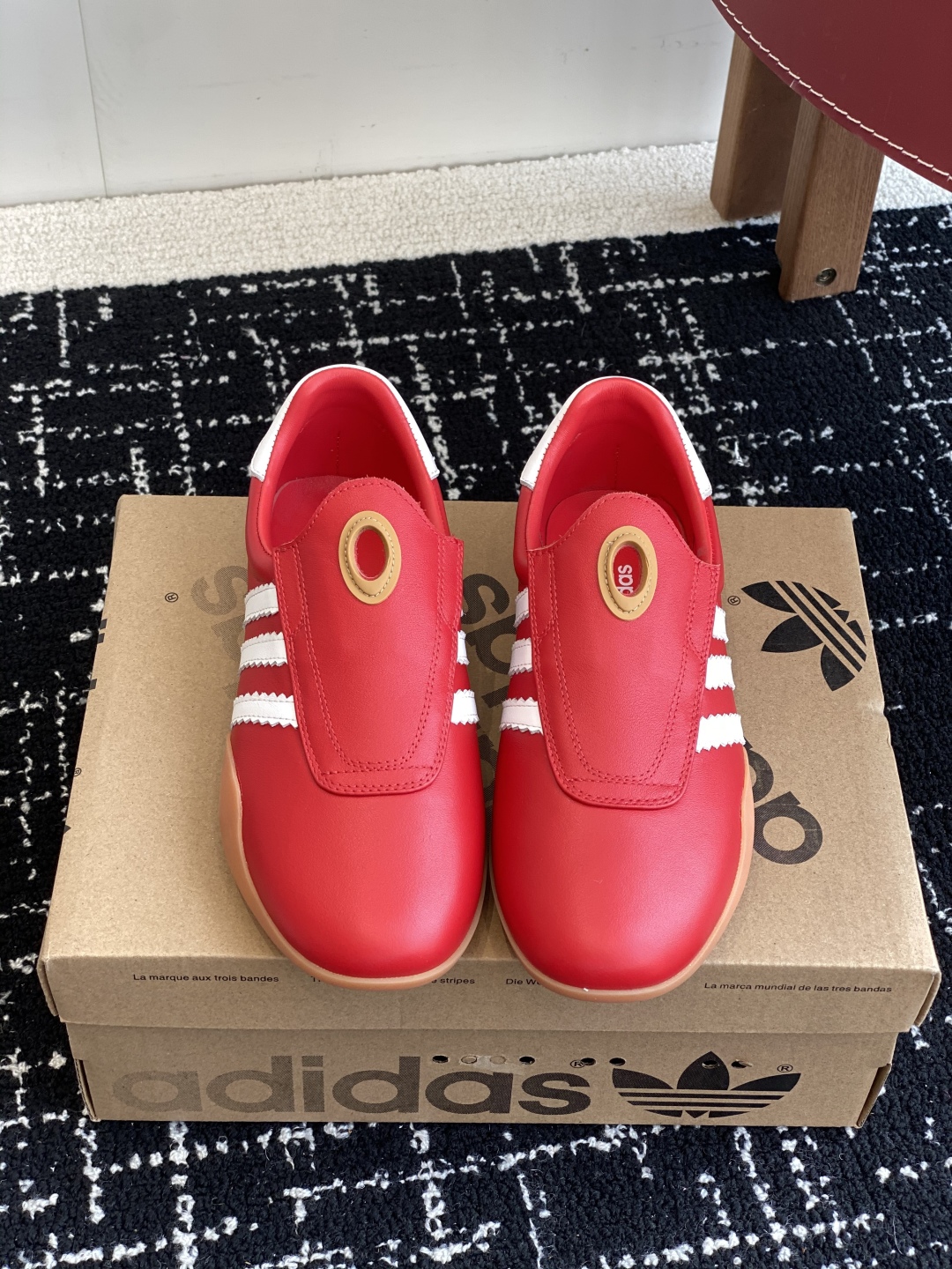 代购级
Adidas 阿迪达斯 25ss春夏新款 一脚蹬 平底 跆拳道鞋 休闲鞋

简直就是球鞋界的“流