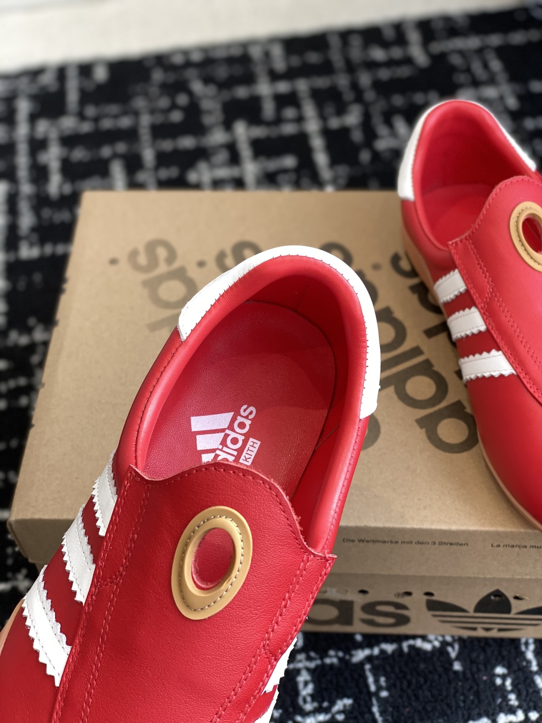 代购级
Adidas 阿迪达斯 25ss春夏新款 一脚蹬 平底 跆拳道鞋 休闲鞋

简直就是球鞋界的“流