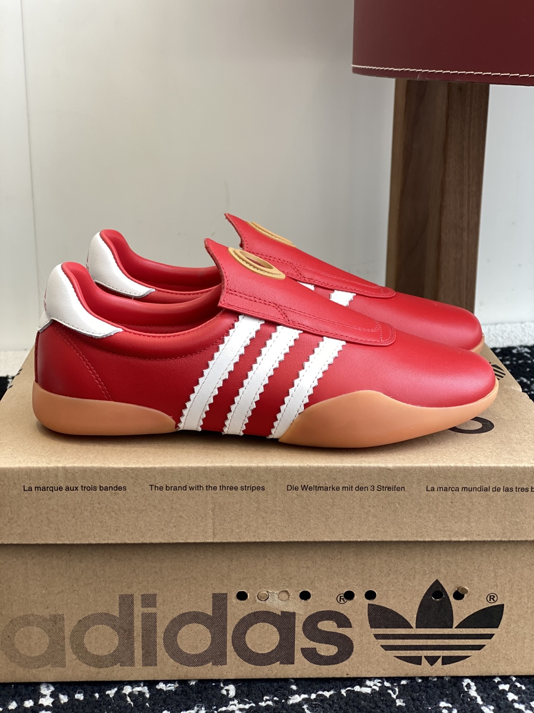 代购级
Adidas 阿迪达斯 25ss春夏新款 一脚蹬 平底 跆拳道鞋 休闲鞋

简直就是球鞋界的“流