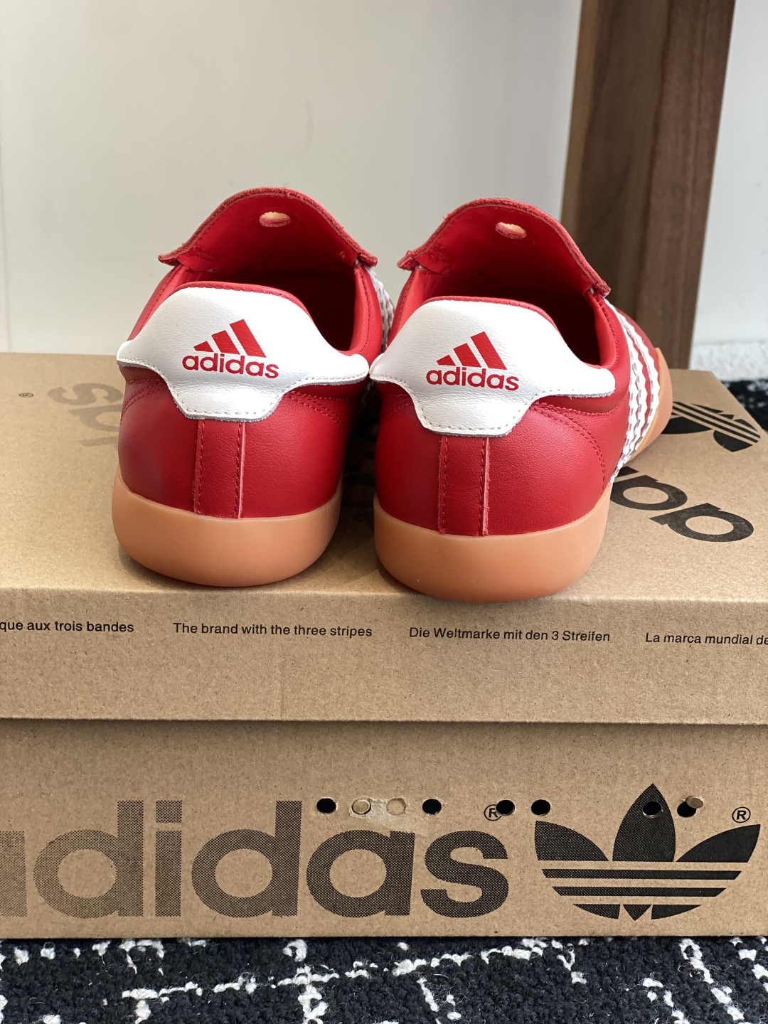 代购级
Adidas 阿迪达斯 25ss春夏新款 一脚蹬 平底 跆拳道鞋 休闲鞋

简直就是球鞋界的“流