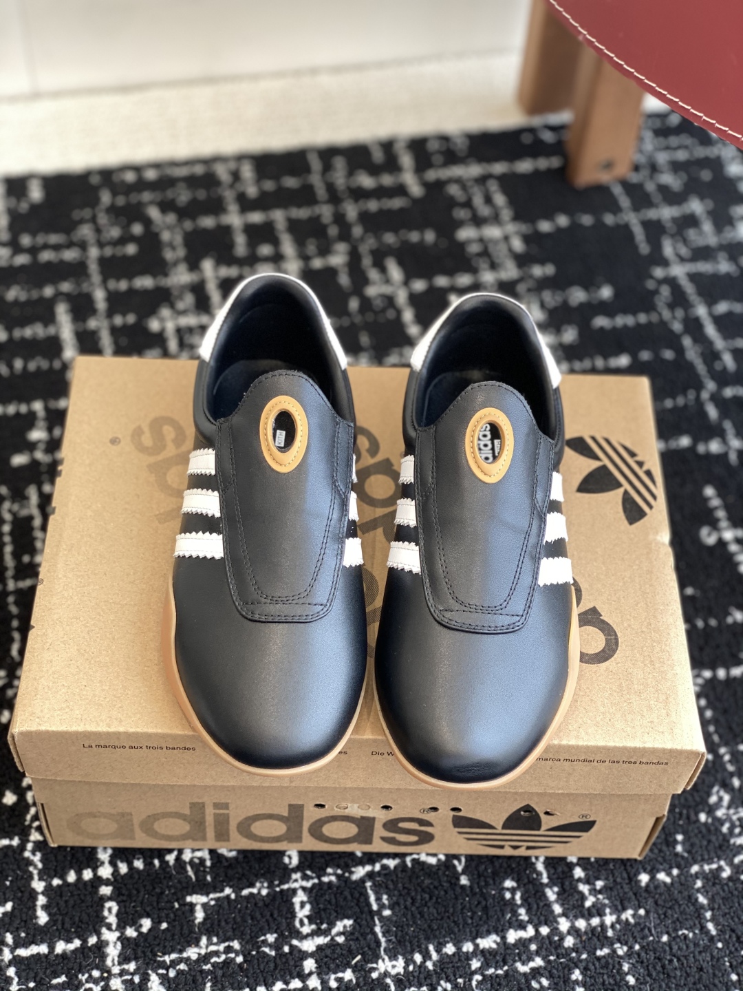 代购级
Adidas 阿迪达斯 25ss春夏新款 一脚蹬 平底 跆拳道鞋 休闲鞋

简直就是球鞋界的“流