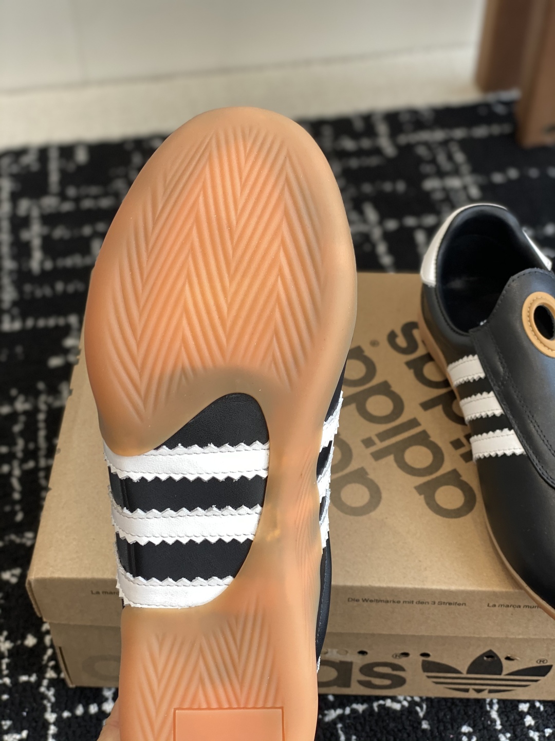 代购级
Adidas 阿迪达斯 25ss春夏新款 一脚蹬 平底 跆拳道鞋 休闲鞋

简直就是球鞋界的“流