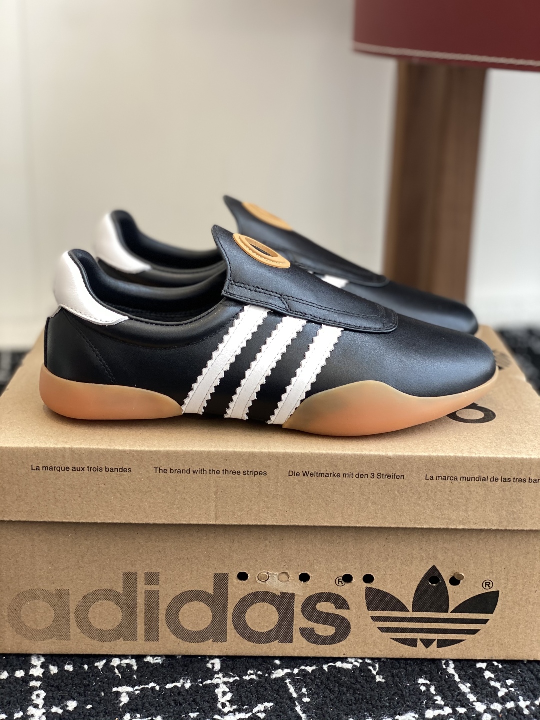 代购级
Adidas 阿迪达斯 25ss春夏新款 一脚蹬 平底 跆拳道鞋 休闲鞋

简直就是球鞋界的“流