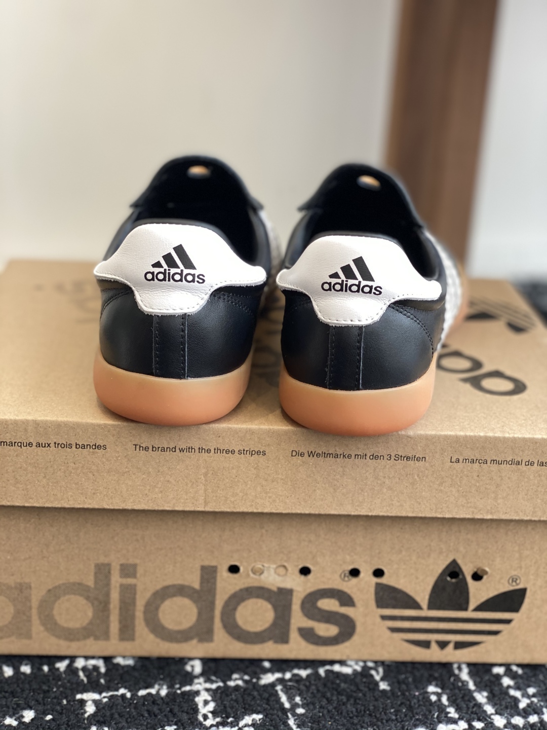 代购级
Adidas 阿迪达斯 25ss春夏新款 一脚蹬 平底 跆拳道鞋 休闲鞋

简直就是球鞋界的“流