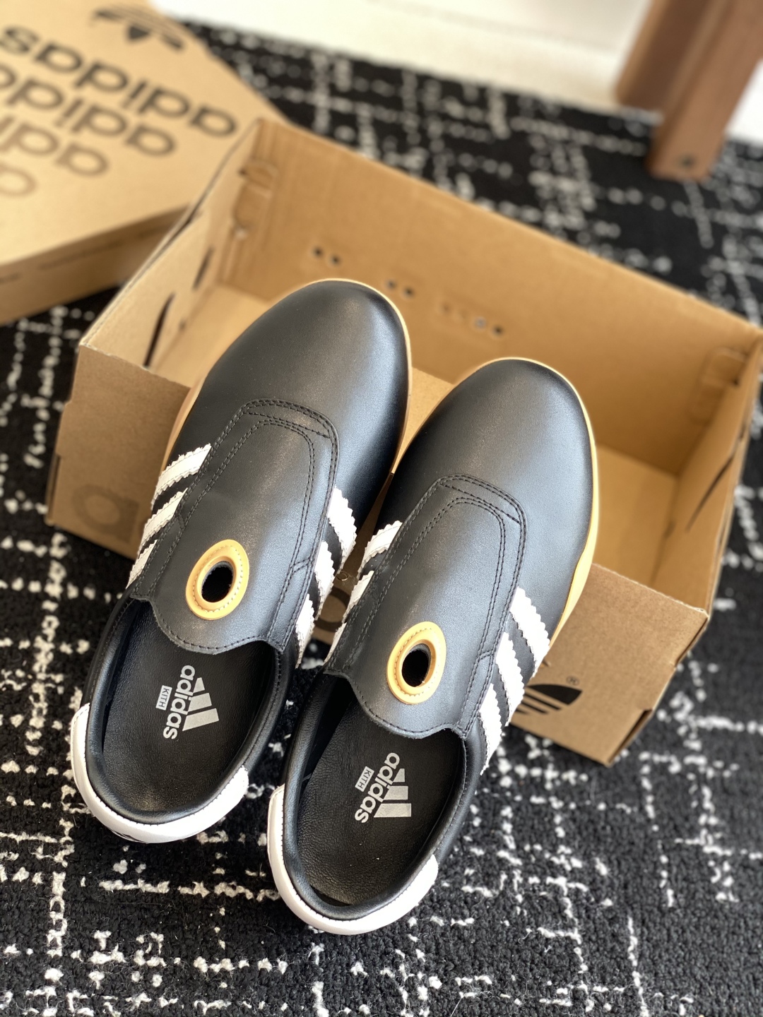 代购级
Adidas 阿迪达斯 25ss春夏新款 一脚蹬 平底 跆拳道鞋 休闲鞋

简直就是球鞋界的“流
