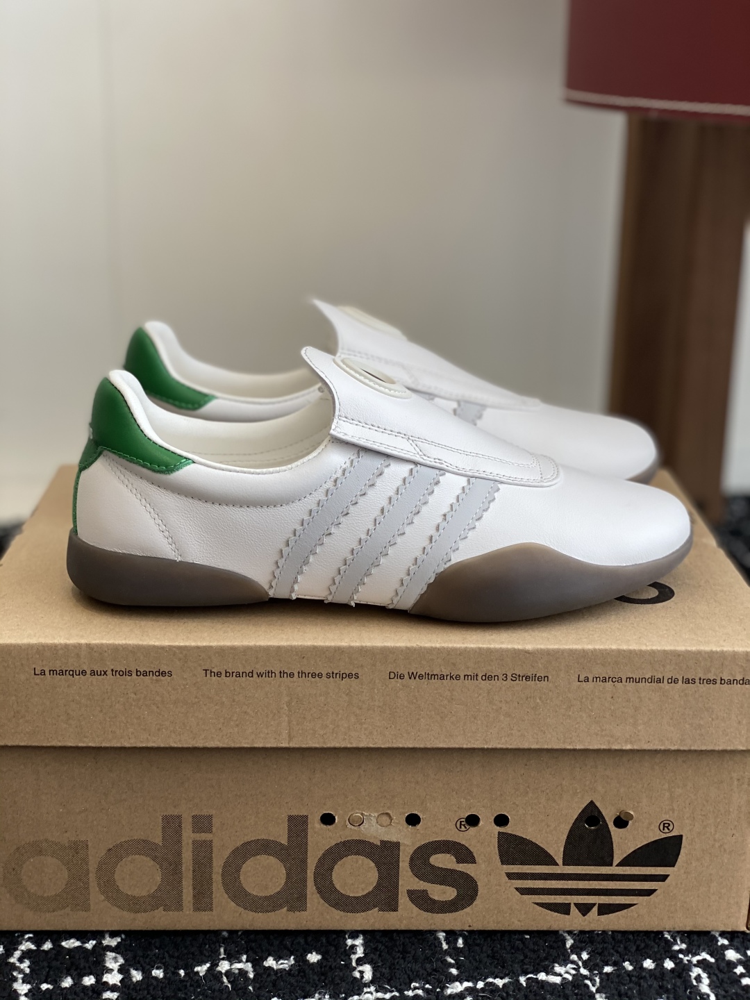 代购级
Adidas 阿迪达斯 25ss春夏新款 一脚蹬 平底 跆拳道鞋 休闲鞋

简直就是球鞋界的“流