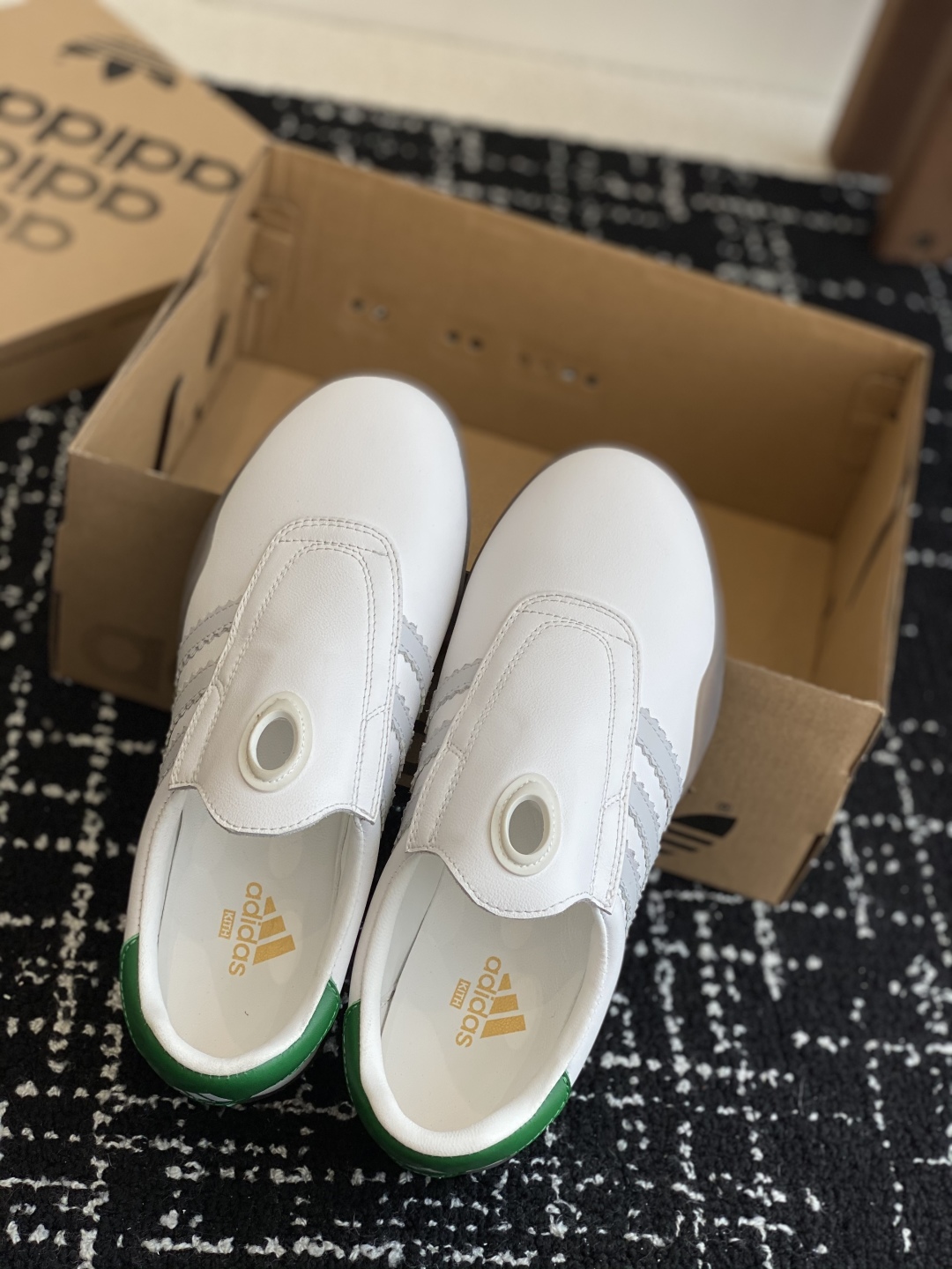 代购级
Adidas 阿迪达斯 25ss春夏新款 一脚蹬 平底 跆拳道鞋 休闲鞋

简直就是球鞋界的“流
