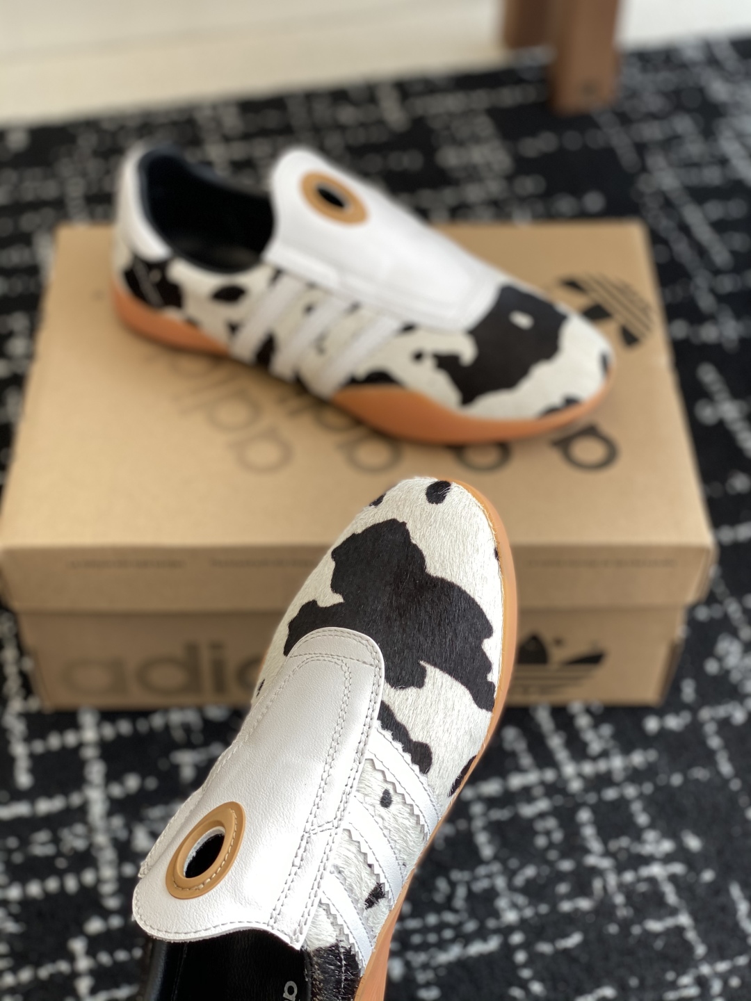 代购级
Adidas 阿迪达斯 25ss春夏新款 一脚蹬 平底 跆拳道鞋 休闲鞋

简直就是球鞋界的“流