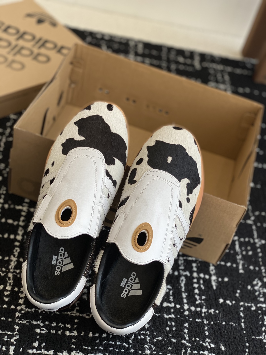 代购级
Adidas 阿迪达斯 25ss春夏新款 一脚蹬 平底 跆拳道鞋 休闲鞋

简直就是球鞋界的“流