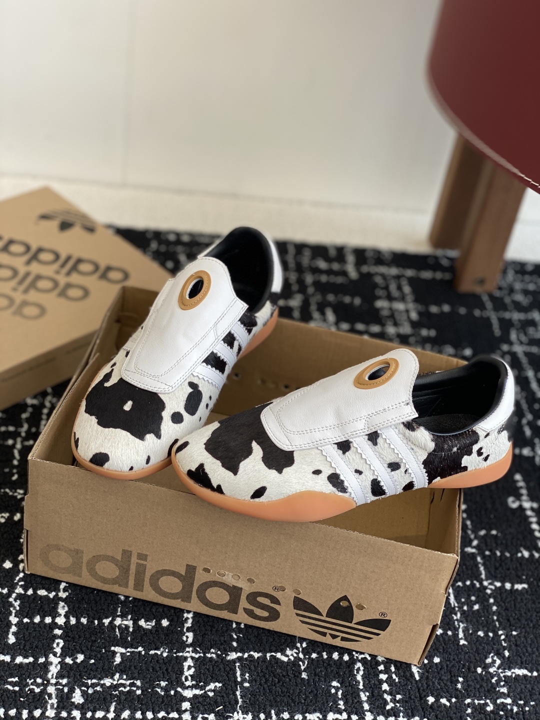 代购级
Adidas 阿迪达斯 25ss春夏新款 一脚蹬 平底 跆拳道鞋 休闲鞋

简直就是球鞋界的“流