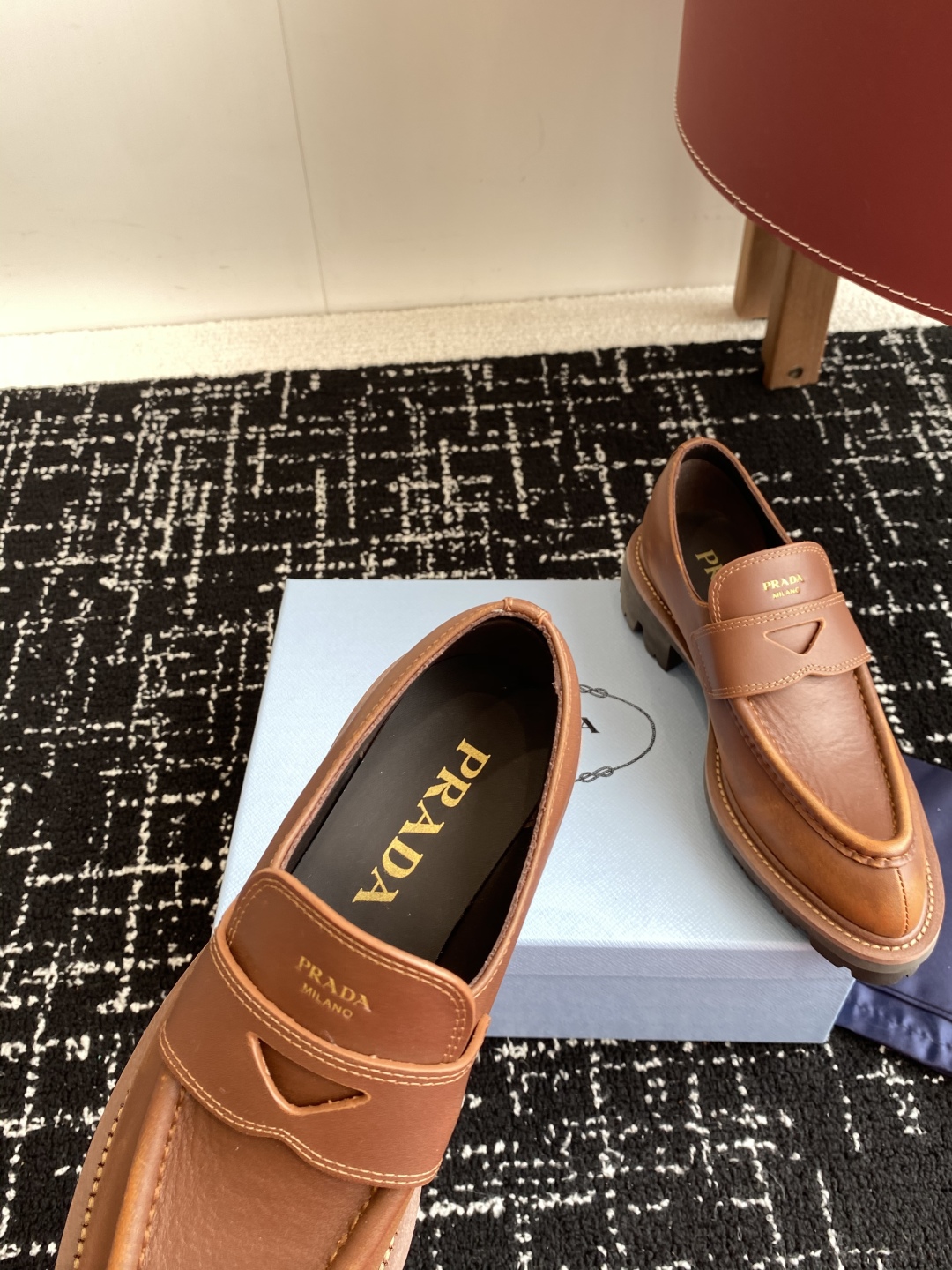 代购级
Prada 25普拉达走秀款复古英伦流苏半拖鞋单鞋爆款！

走秀款 复古感时髦满满  随意百搭 