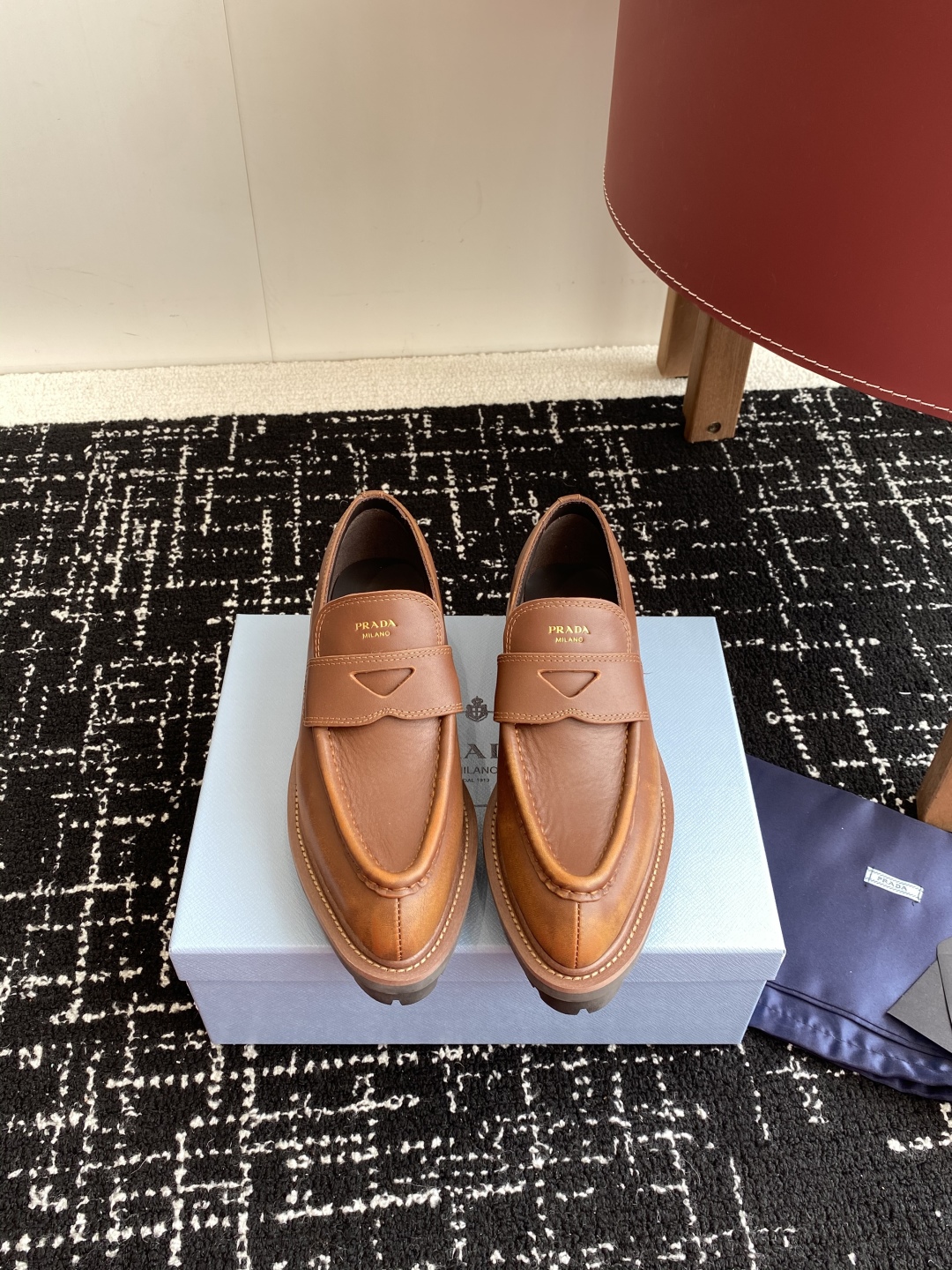 代购级
Prada 25普拉达走秀款复古英伦流苏半拖鞋单鞋爆款！

走秀款 复古感时髦满满  随意百搭 