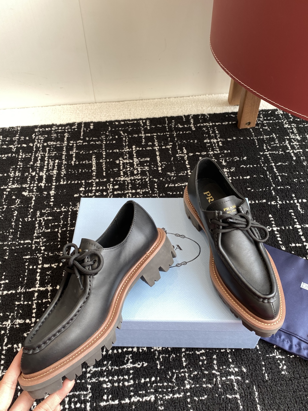 代购级
Prada 25普拉达走秀款复古英伦流苏半拖鞋单鞋爆款！

走秀款 复古感时髦满满  随意百搭 