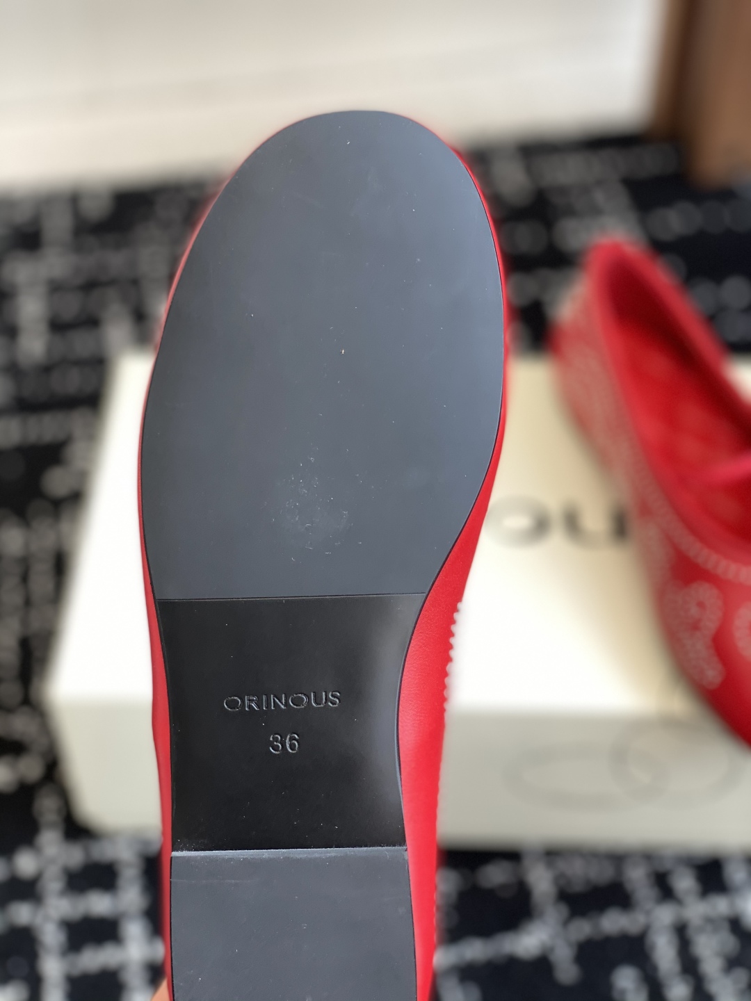 代购级
ORINOUS 25ss玛丽珍 春夏可太美了

经典芭蕾鞋型与摩登金属钉珠相结合，让人过目不忘 