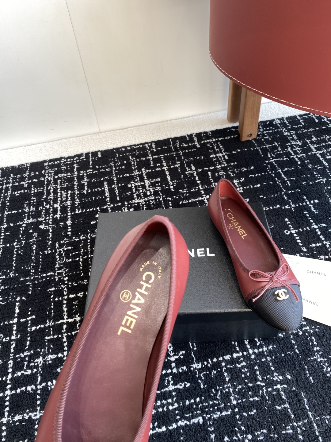 代购级
CHANEL小香 25ss 春夏鞋头电绣双C logo点缀，芭蕾舞鞋 宛如女神脖子上的项链，上脚