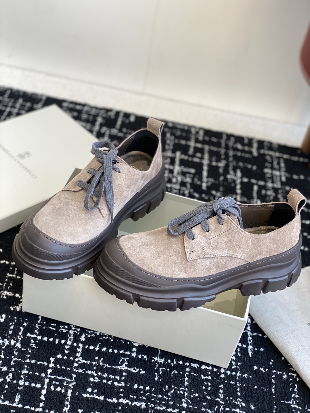 代购级
Brunello Cucinelli 25ss最新 Bc 系带 休闲鞋 

鞋面进口麂皮 内里进