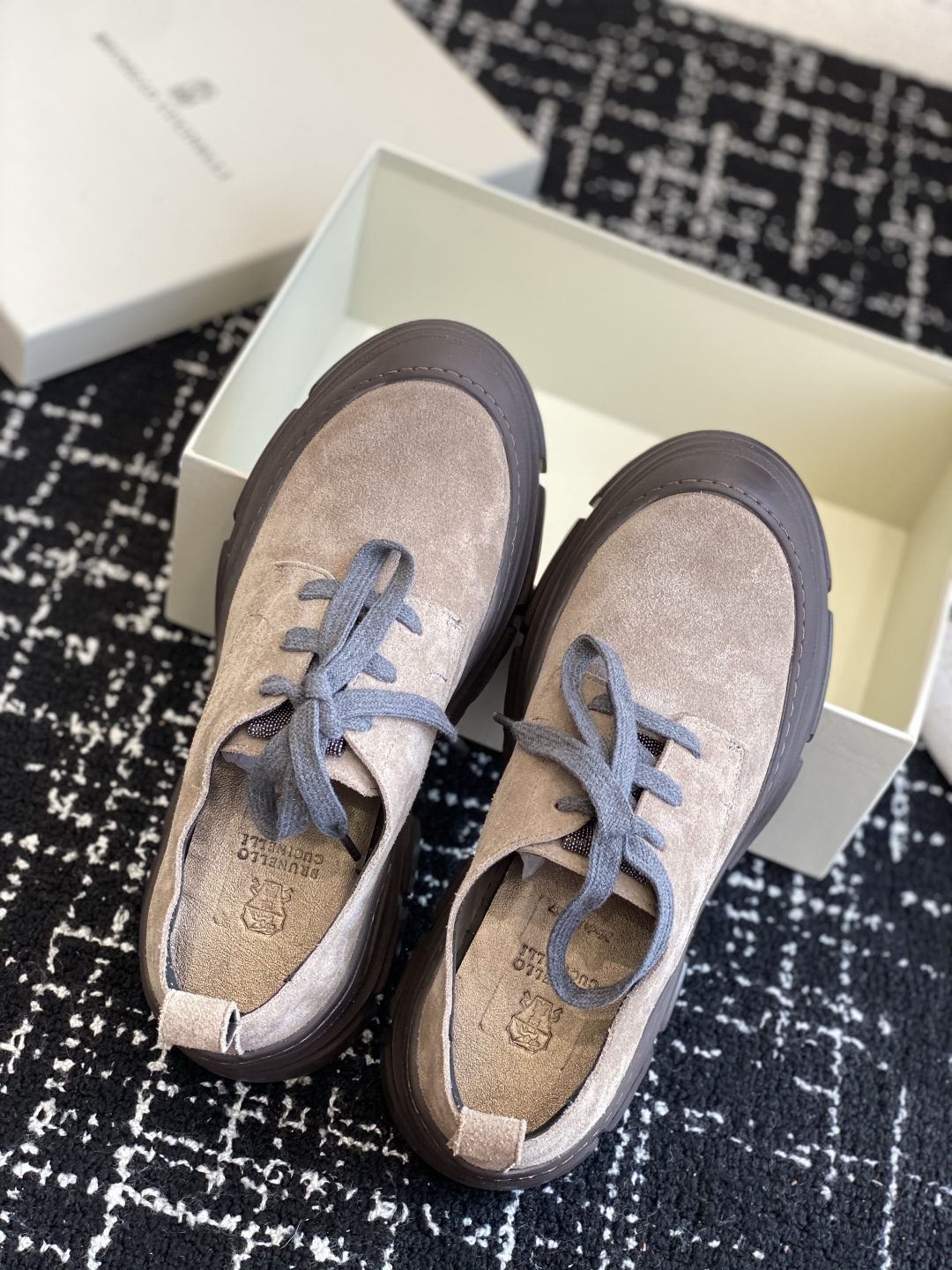 代购级
Brunello Cucinelli 25ss最新 Bc 系带 休闲鞋 

鞋面进口麂皮 内里进
