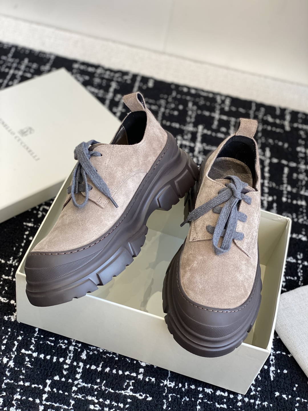 代购级
Brunello Cucinelli 25ss最新 Bc 系带 休闲鞋 

鞋面进口麂皮 内里进