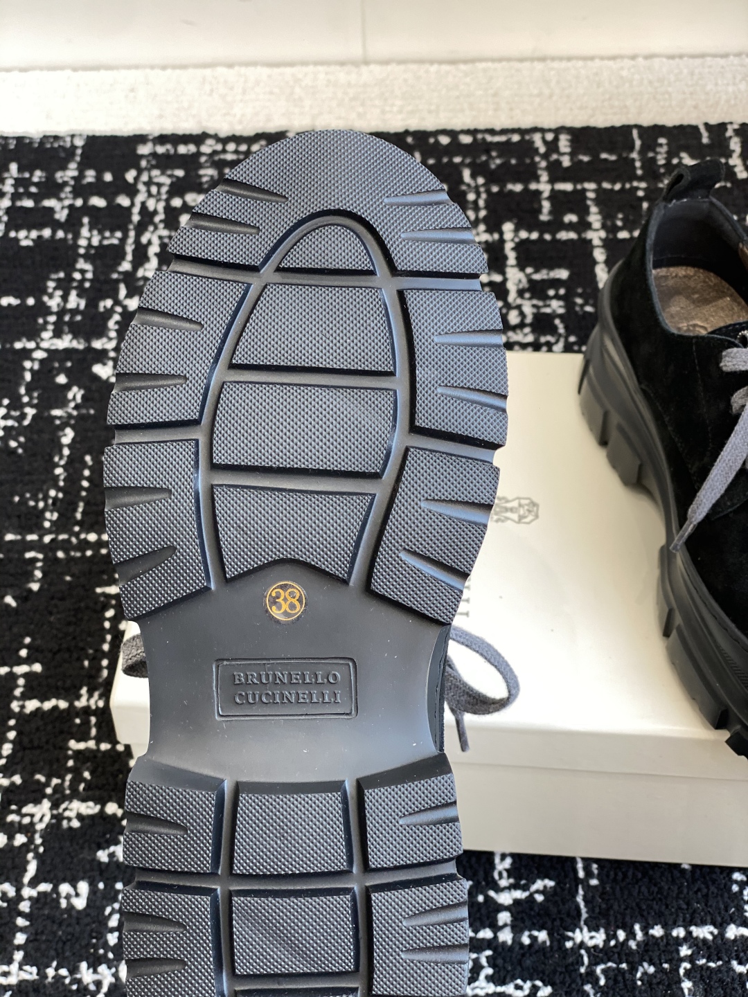 代购级
Brunello Cucinelli 25ss最新 Bc 系带 休闲鞋 

鞋面进口麂皮 内里进