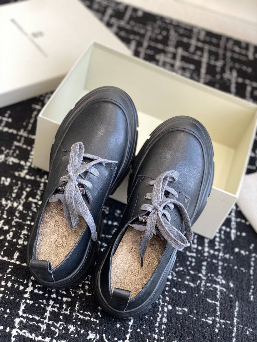 代购级
Brunello Cucinelli 25ss最新 Bc 系带 休闲鞋 

鞋面进口麂皮 内里进