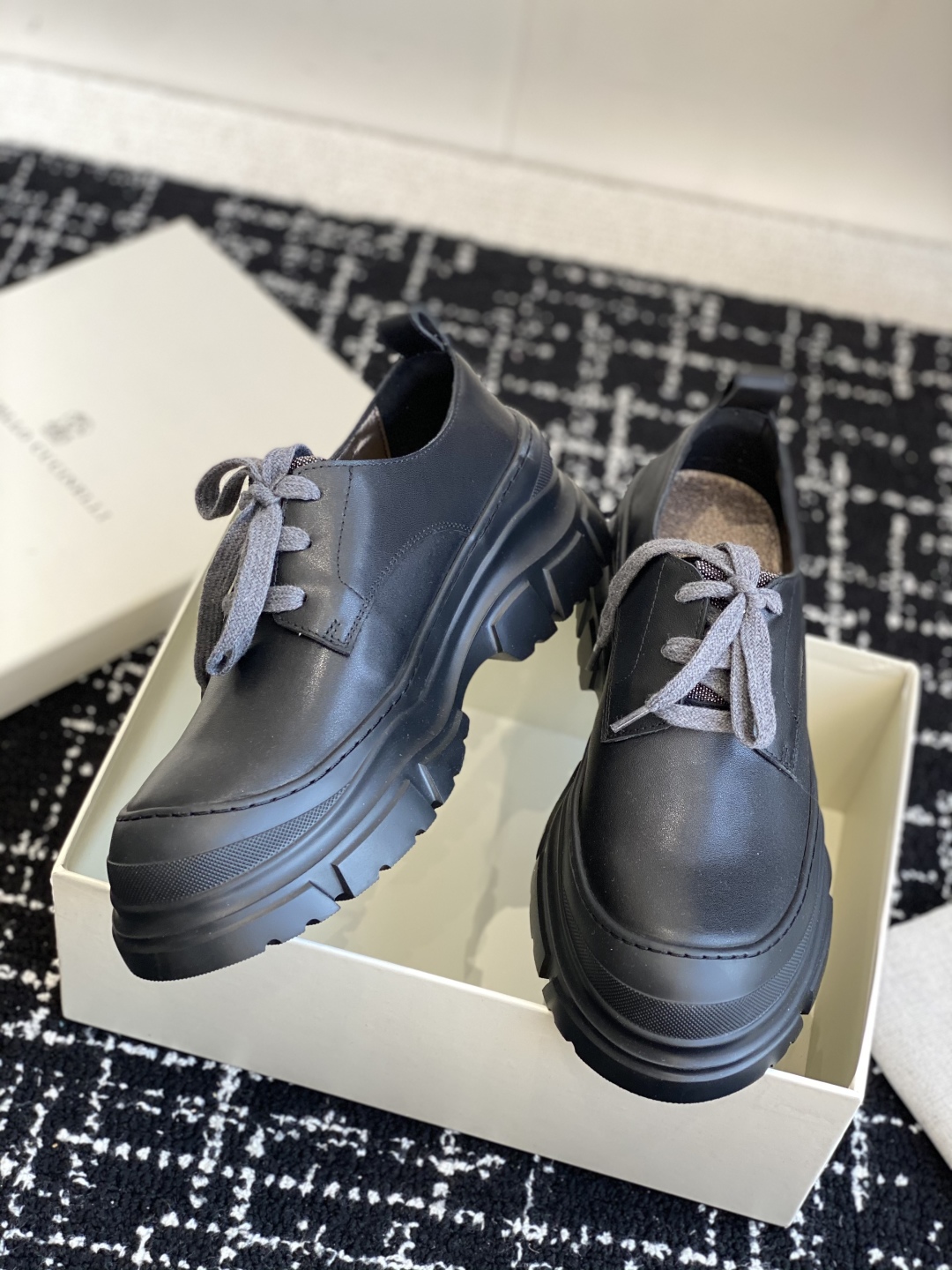 代购级
Brunello Cucinelli 25ss最新 Bc 系带 休闲鞋 

鞋面进口麂皮 内里进