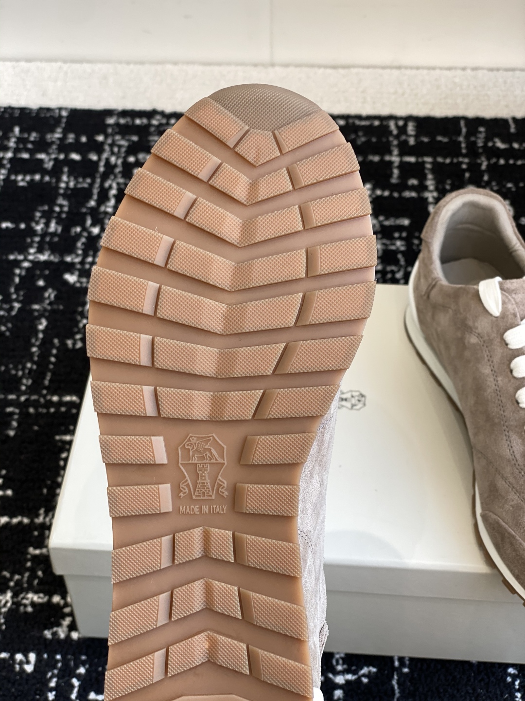 代购级
Brunello Cucinelli 25ss最新 Bc 系带 休闲鞋 

鞋面进口麂皮 内里进