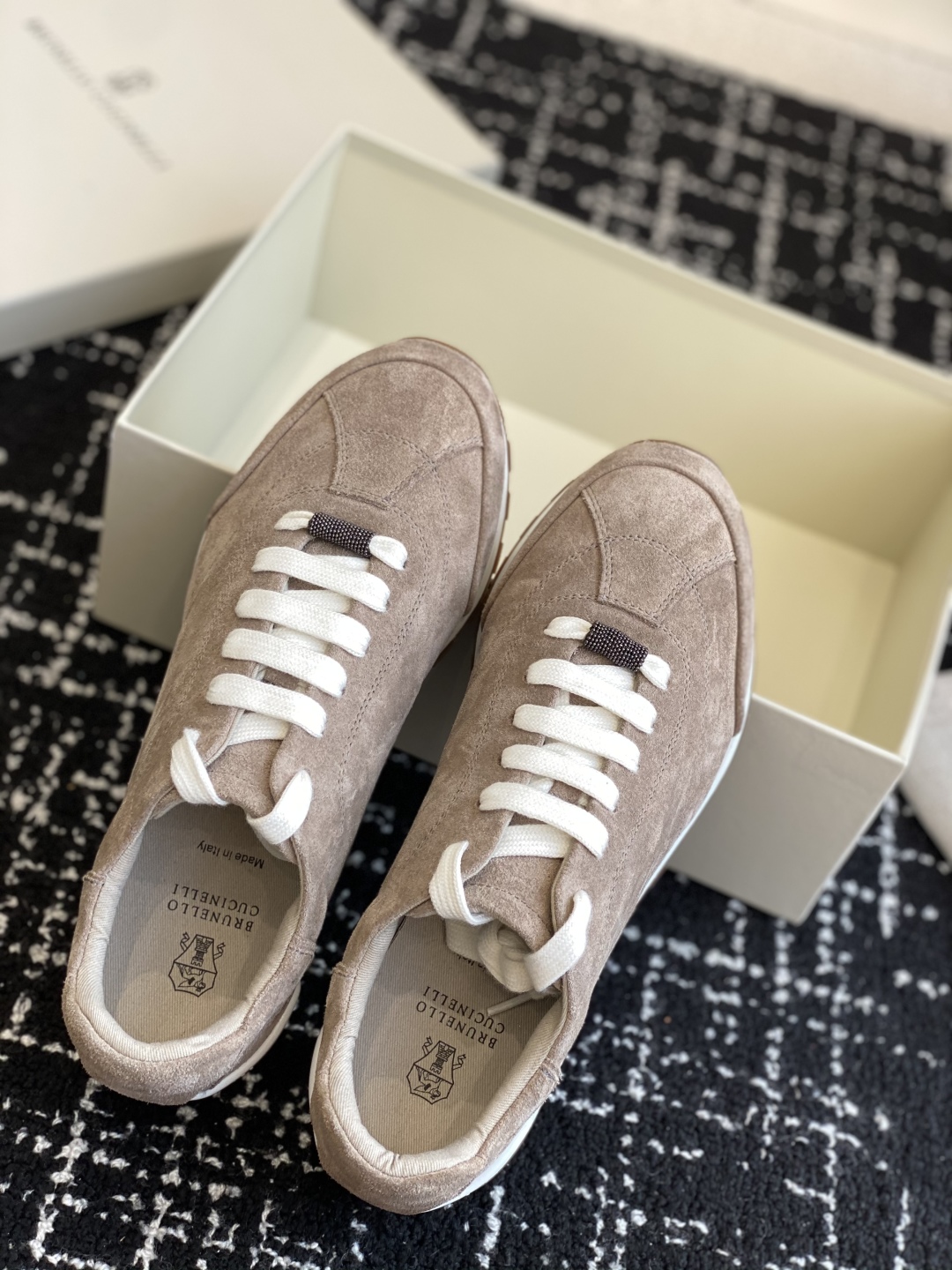 代购级
Brunello Cucinelli 25ss最新 Bc 系带 休闲鞋 

鞋面进口麂皮 内里进