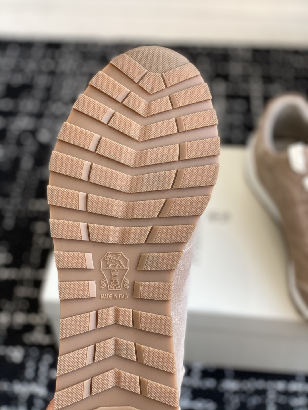 代购级
Brunello Cucinelli 25ss最新 Bc 系带 休闲鞋 

鞋面进口麂皮 内里进