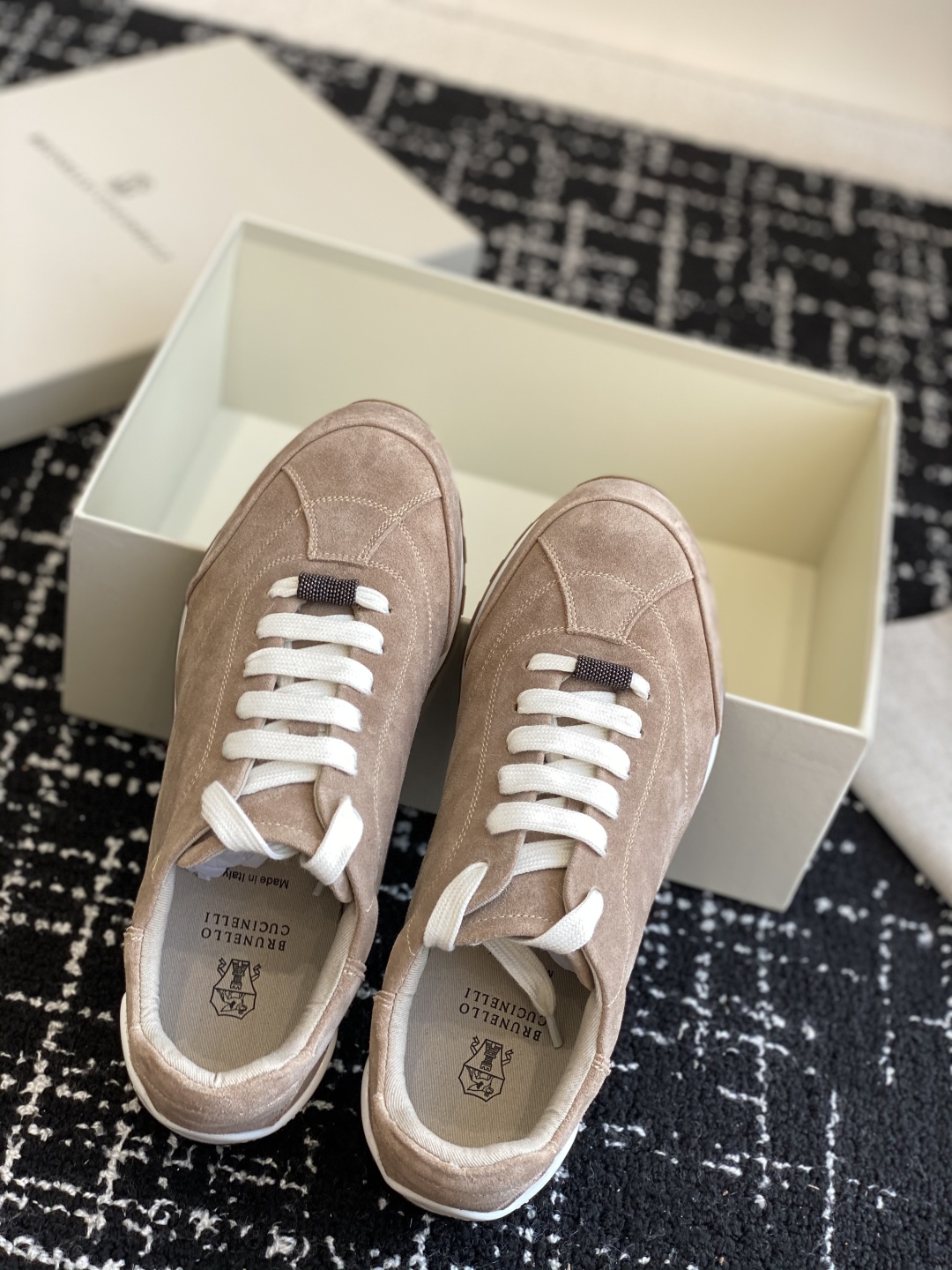 代购级
Brunello Cucinelli 25ss最新 Bc 系带 休闲鞋 

鞋面进口麂皮 内里进